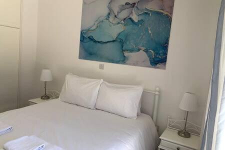 Kings Palace - Superb 2 Bed Ground Floor Apartment بافوس المظهر الخارجي الصورة