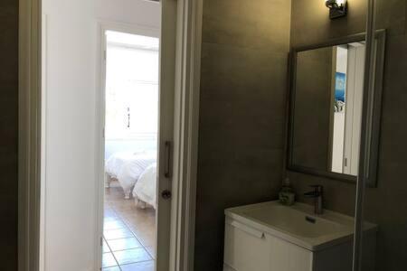 Kings Palace - Superb 2 Bed Ground Floor Apartment بافوس المظهر الخارجي الصورة