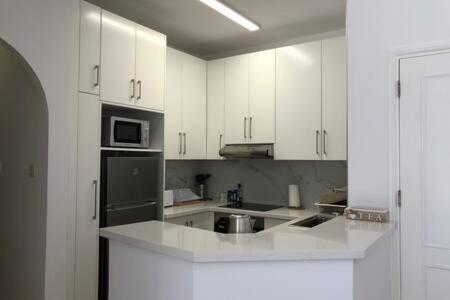 Kings Palace - Superb 2 Bed Ground Floor Apartment بافوس المظهر الخارجي الصورة