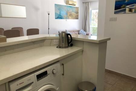 Kings Palace - Superb 2 Bed Ground Floor Apartment بافوس المظهر الخارجي الصورة