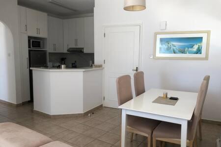 Kings Palace - Superb 2 Bed Ground Floor Apartment بافوس المظهر الخارجي الصورة