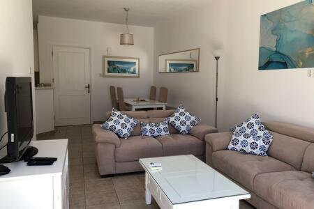 Kings Palace - Superb 2 Bed Ground Floor Apartment بافوس المظهر الخارجي الصورة