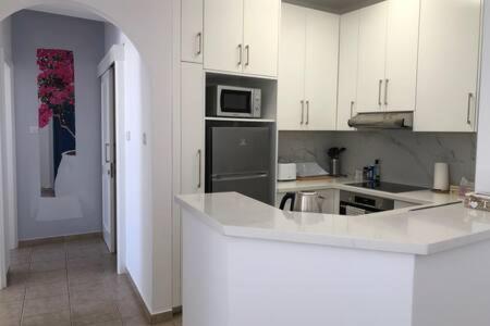 Kings Palace - Superb 2 Bed Ground Floor Apartment بافوس المظهر الخارجي الصورة