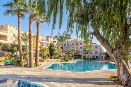 Kings Palace - Superb 2 Bed Ground Floor Apartment بافوس المظهر الخارجي الصورة